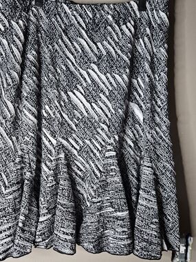 Coldwater CreekBlack & White Printed Flare Skirt Size L waist 18" Length 35"